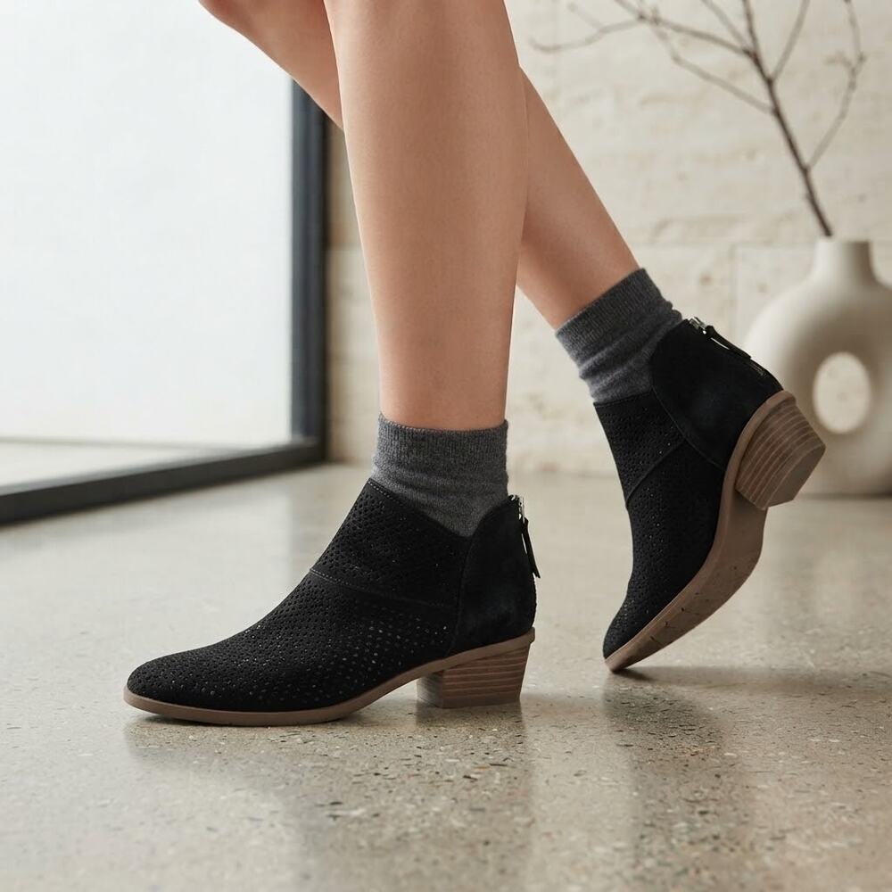 Kenneth Cole REACTION black Womens Side Walk Perforated Ankle Bootie Boot size 6